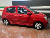 Używany Kia Picanto 75 KM (55 kW) 2007 Czerwony Hatchback