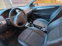Usata Opel Astra GTC Cosmo 101 CV (74 kW) 2006 Nero Coupé
