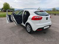 Usata Kia Rio 75 CV (55 kW) 2012 Bianco Berlina