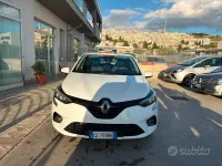 Używany Renault Clio V Business 100 KM (73 kW) 2021 Biały Sedan/Limuzyna