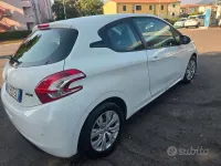 Usata Peugeot 208 Allure 82 CV (60 kW) 2014 Bianco Utilitaria