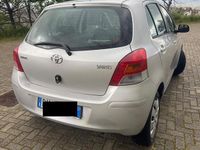 Usata Toyota Yaris 90 CV (66 kW) 2009 Grigio Utilitaria
