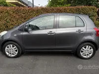 Usata Toyota Yaris 69 CV (50 kW) 2008 Grigio Utilitaria