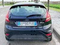 Usata Ford Fiesta 92 CV (67 kW) 2010 Blu Berlina