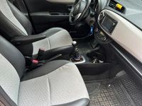 Usata Toyota Yaris 90 CV (66 kW) 2012 Grigio Utilitaria
