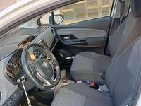 Usata Toyota Yaris 69 CV (50 kW) 2015 Bianco Berlina