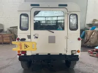 Usata Land Rover Defender 68 CV (50 kW) 1989 Bianco SUV