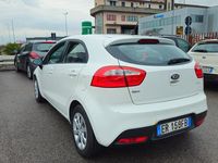 Usata Kia Rio EX 86 CV (63 kW) 2013 Bianco Berlina