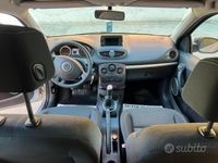 Usata Renault Clio II 75 CV (55 kW) 2011 Grigio Utilitaria