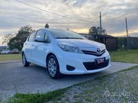 Usata Toyota Yaris Lounge 90 CV (66 kW) 2013 Bianco Berlina