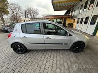 Usata Renault Clio II 85 CV (62 kW) 2006 Grigio Berlina