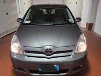 Usata Toyota Corolla Verso 241 CV (177 kW) 2007 Grigio Monovolume