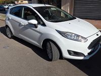 Usata Ford Fiesta 100 CV (73 kW) 2014 Bianco Berlina