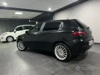 Usata Alfa Romeo 147 120 CV (88 kW) 2007 Nero Utilitaria
