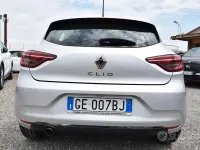 Usata Renault Clio V 101 CV (74 kW) 2021 Grigio Berlina