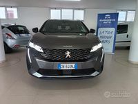 Usado Peugeot 5008 Allure 131 CV (96 kW) 2023 Gris SUV