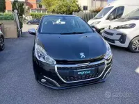 Usata Peugeot 208 Allure 75 CV (55 kW) 2015 Nero Utilitaria