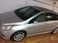 Usata Mercedes B200 140 CV (102 kW) 2006 Grigio Monovolume