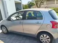 Usata Toyota Yaris 69 CV (50 kW) 2011 Grigio Utilitaria