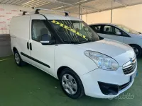 Usata Opel Combo 105 CV (77 kW) 2012 Bianco Monovolume