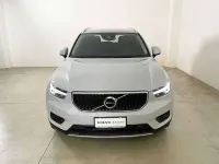 Usata Volvo XC40 Momentum 129 CV (94 kW) 2022 Glacier silver SUV