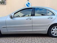 Usata Mercedes C220 Elegance 143 CV (105 kW) 2002 Argento Berlina