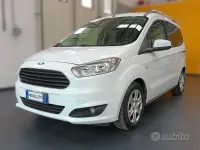 Usata Ford Tourneo Courier 100 CV (73 kW) 2015 Bianco Monovolume