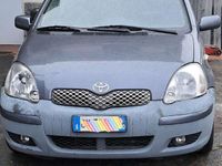 Usata Toyota Yaris 65 CV (47 kW) 2004 Grigio Utilitaria