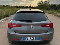 Usata Alfa Romeo Giulietta Distinctive 120 CV (88 kW) 2015 Grigio Utilitaria
