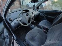 Usata Toyota Yaris 75 CV (55 kW) 2002 Grigio Berlina