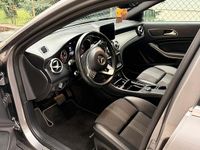Usata Mercedes GLA180 122 CV (89 kW) 2019 Grigio SUV