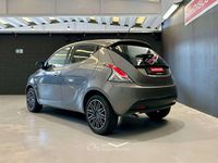Usata Lancia Ypsilon Silver 69 CV (50 kW) 2022 Grigio Utilitaria