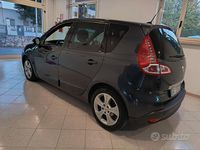 Usata Renault Scénic III Luxe 110 CV (80 kW) 2012 Grigio Monovolume