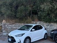 Usata Toyota Yaris Hybrid Active 116 CV (85 kW) 2021 Bianco Utilitaria