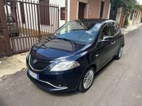 Usado Lancia Ypsilon Gold 95 HP (69 kW) 2017 Azul Citadino