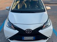 Usata Toyota Aygo X-Black 69 CV (50 kW) 2015 Bianco Utilitaria