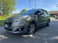 Usata Peugeot 5008 Business-Line 115 CV (84 kW) 2014 Grigio Monovolume