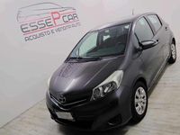 Usata Toyota Yaris Lounge 69 CV (50 kW) 2012 Grigio scuro Berlina