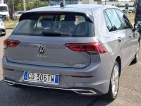 Usata VW Golf VIII 150 CV (110 kW) 2021 Argento Berlina