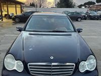 Usata Mercedes C220 143 CV (105 kW) 2004 Blu Berlina