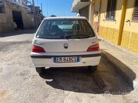 Usata Peugeot 106 50 CV (36 kW) 2000 Bianco Utilitaria