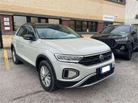 Usata VW T-Roc Life 150 CV (110 kW) 2024 Beige SUV