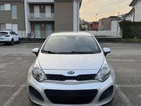 Usata Kia Rio EX 75 CV (55 kW) 2013 Grigio Berlina
