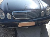 Usata Mercedes E220 150 CV (110 kW) 2003 Blu Berlina