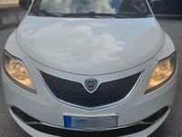 Usata Lancia Ypsilon 85 CV (62 kW) 2016 Bianco Utilitaria