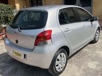 Usata Toyota Yaris Sol 101 CV (74 kW) 2009 Argento Utilitaria