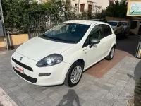 Usata Fiat Punto Young 77 CV (56 kW) 2014 Bianco Utilitaria