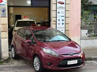 Usata Ford Fiesta Titanium 96 CV (70 kW) 2010 Viola Utilitaria