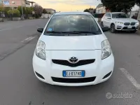 Usata Toyota Yaris 69 CV (50 kW) 2011 Bianco Utilitaria