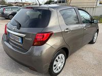 Usata Toyota Yaris 90 CV (66 kW) 2016 Grigio Utilitaria